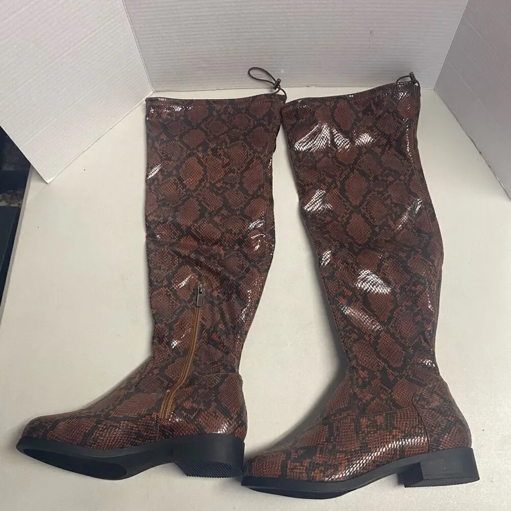 SHOEDAZZLE Women’s Knee Boots Reena Snake Design Beown Size 8 Zipper Closure NEW